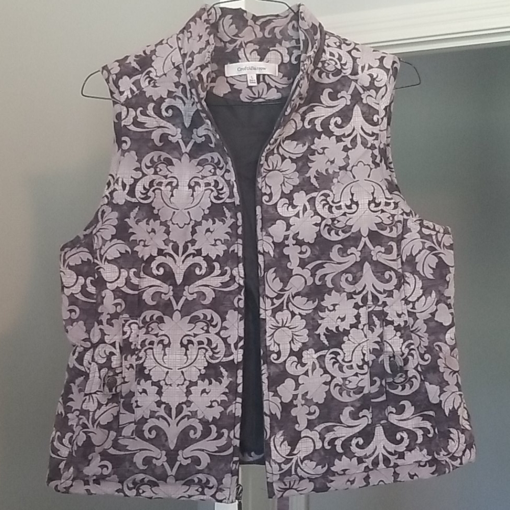 Croft & Barrow size Large, gray vest with design